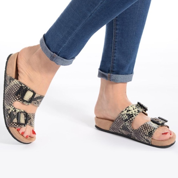 Minnetonka Gypsey Python Print Buckle Sandal - Picture 1 of 5